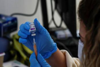 Pese a las cr&iacute;ticas, OMS da  espaldarazo a AstraZeneca