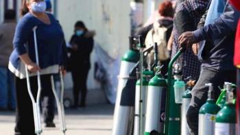 Utilizar ox&iacute;geno industrial con fines m&eacute;dicos podr&iacute;a afectar los pulmones: especialista mexicano