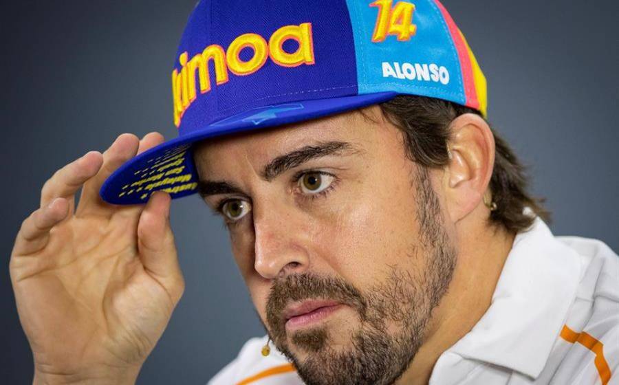 Operan al piloto español Alonso por fractura de mandíbula