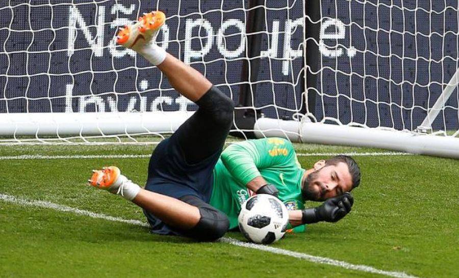 Video: Alisson Becker comete ‘fatal’ error en derrota de Liverpool ante Leicester