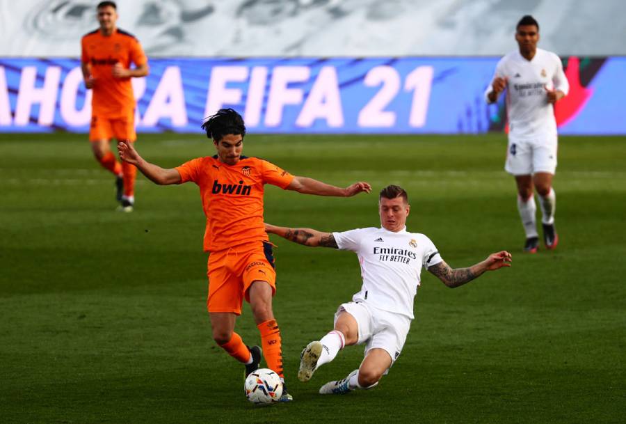 Real Madrid vence a Valencia y consigue su tercer triunfo al hilo en La Liga
