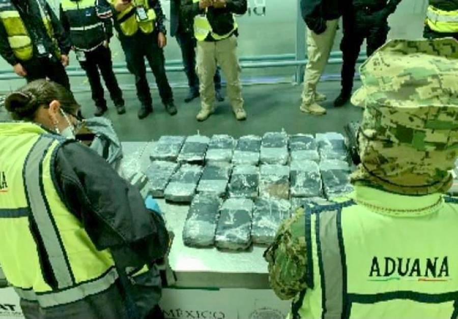Aduanas frena ingreso de metanfetamina, cocaína y nicotina en el AICM