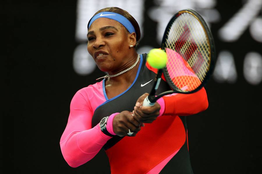 Serena Williams supera a Simona Halep y avanza a semifinales en Abierto de Australia