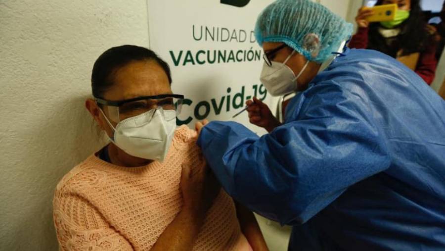 Rechaza Sheinbaum que fotos a personas vacunadas tengan que ver con lo electoral
