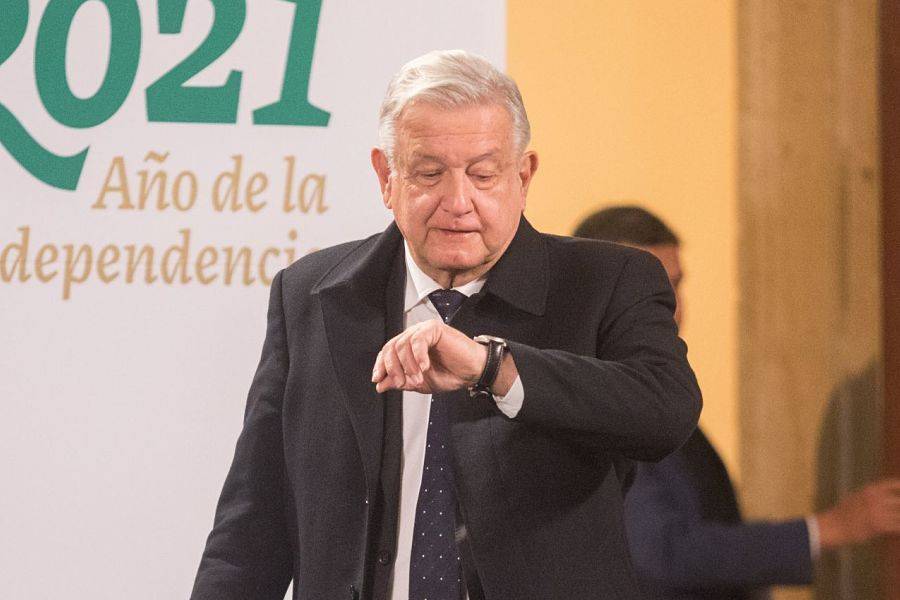 Reconoce AMLO desorganización en primer día de vacunación