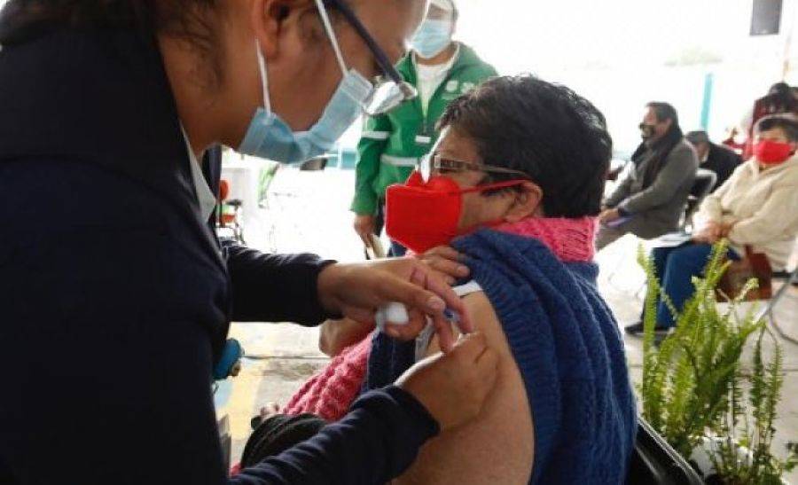 Inicia vacunaci&oacute;n contra COVID-19 en asilos de CDMX