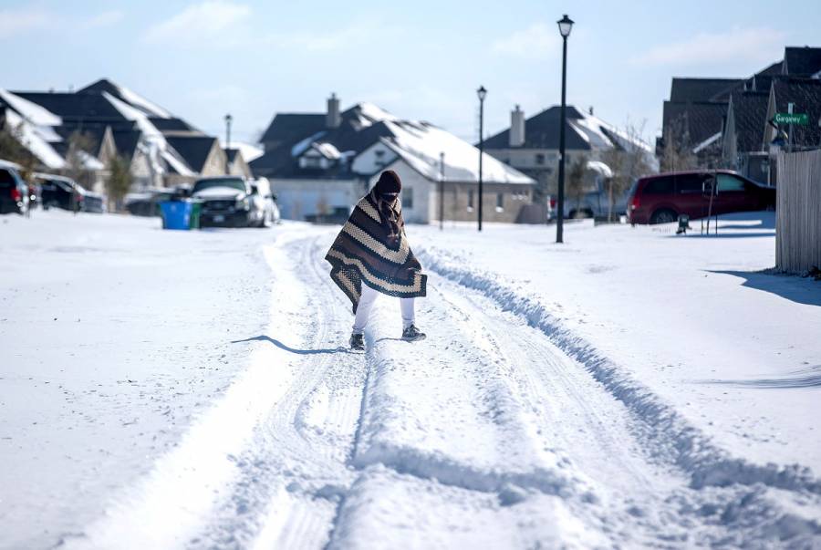 Tormenta invernal golpea la industria energética en Texas