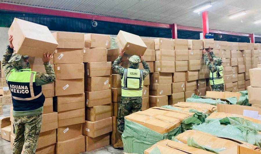 Decomisan 110 mil artículos médicos en AICM
