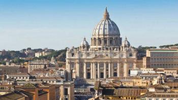 El Vaticano se pone duro contra los antivacunas del COVID-19