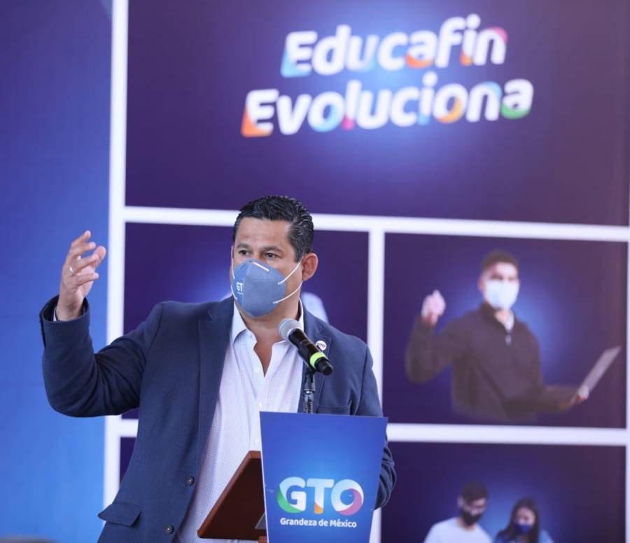 Ponen en marcha programa MiCompuGTO para apoyar a estudiantes y maestros