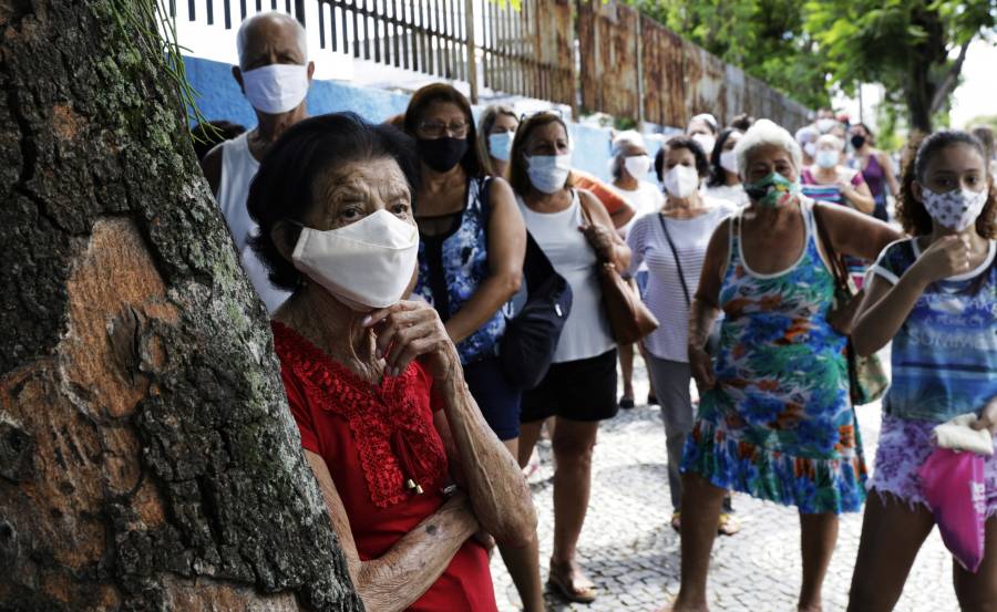 Brasil reporta más de 60 mil nuevos casos de COVID-19 por primera vez en casi un mes