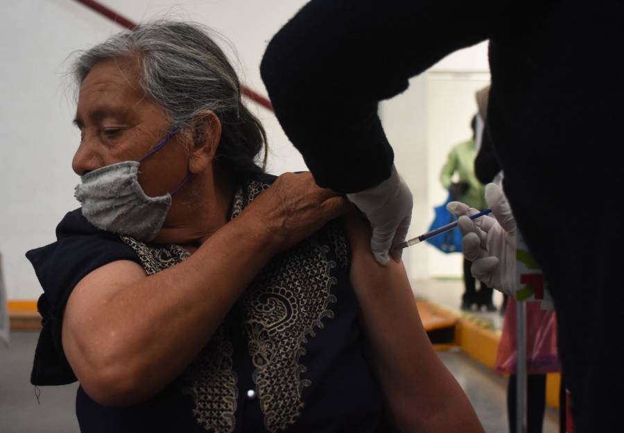 Secretaría de Salud CDMX reporta tres adultos mayores con reacciones graves, debido a una vacuna Covid