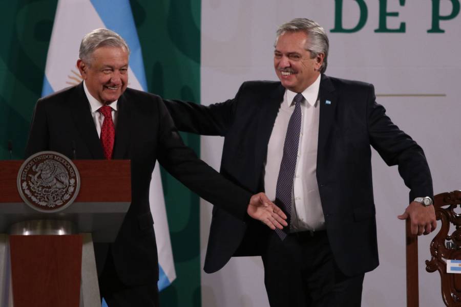 AMLO y Alberto Fernández comparten críticas contra la prensa por “golpeteos”