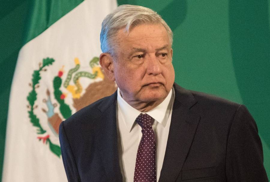 AMLO pide evitar tener de pie y esperando por su vacuna a adultos mayores