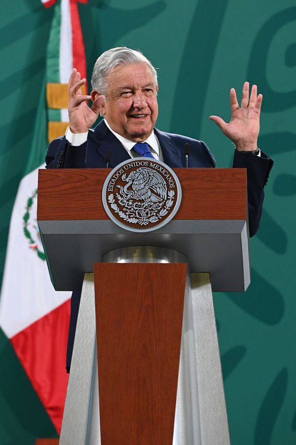 Insultos, gajes del oficio, dice López Obrador