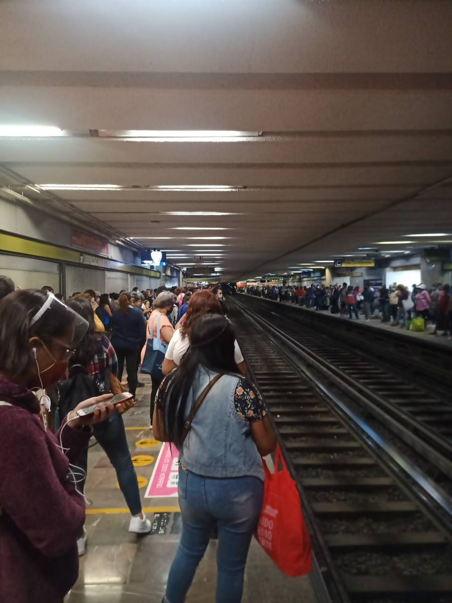 Reportan usuarios problemas en el funcionamiento de la Línea 3 del Metro<