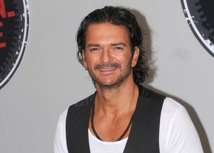 Arjona prepara concierto desde su natal Antigua, Guatemala