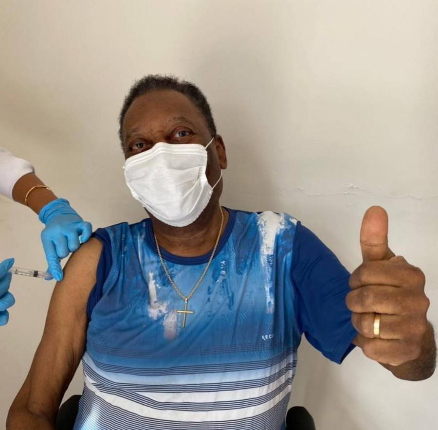 Pelé recibe vacuna Covid