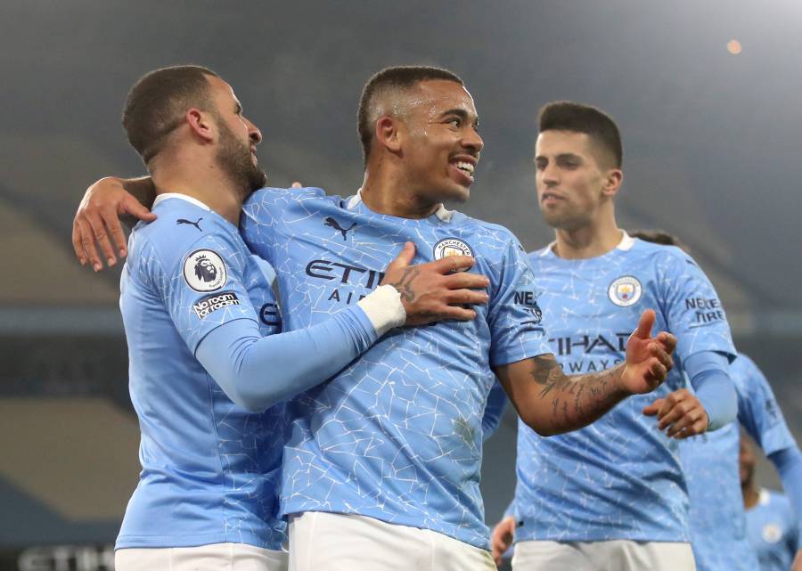 Manchester City golea al Wolverhampton y liga 21 victorias seguidas