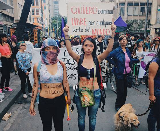 Policías de la SSC encapsulan protesta feminista en Palacio Nacional