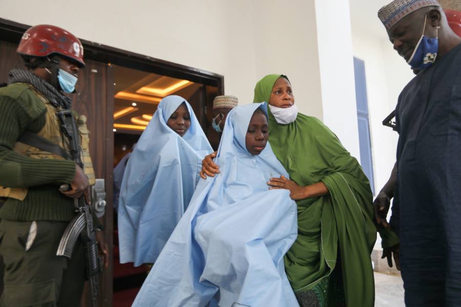 Liberan a 279 estudiantes secuestradas en escuela de Nigeria