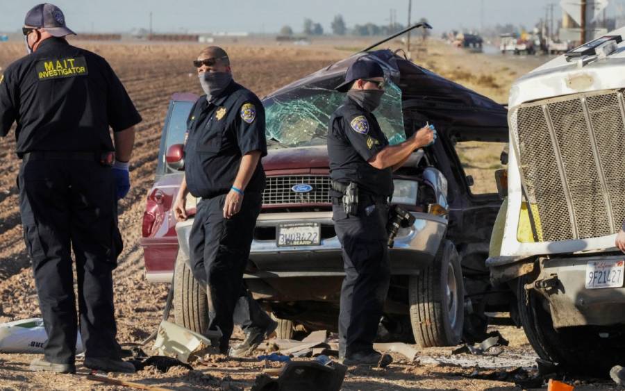 Transportaba migrantes y cruzó ilegalmente la frontera camioneta que chocó en California