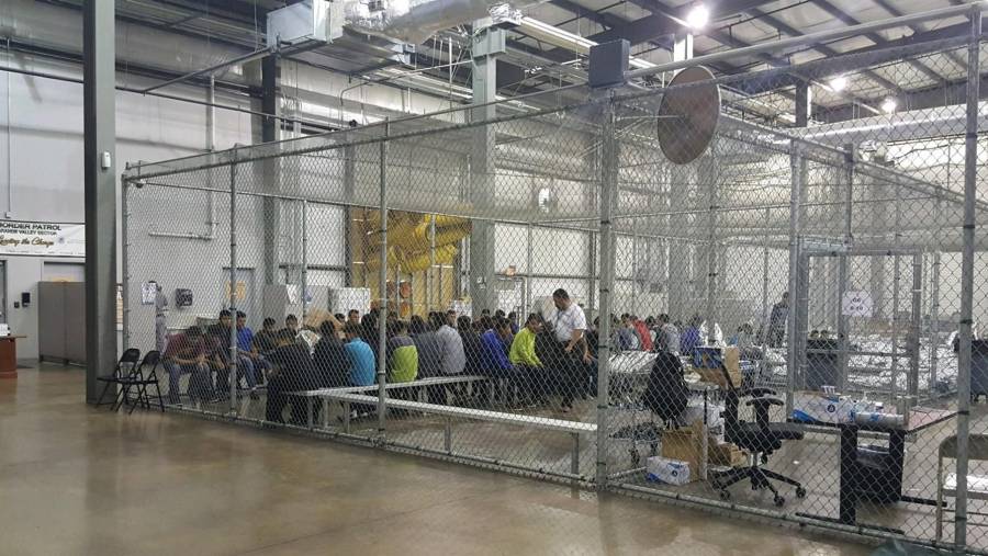 Planearía Joe Biden convertir centros de detención en puntos para procesar migrantes