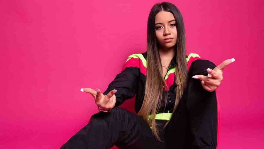 Venezolana Adri Nicol estrena video cover 