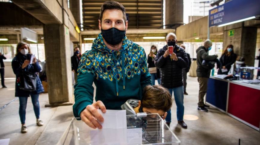 Messi acude a votar en las elecciones a la presidencia del Barcelona