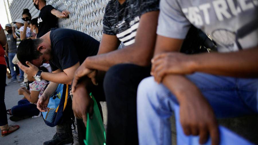 Funcionarios de Estados Unidos visitan frontera EEUU-México ante aumento de migración