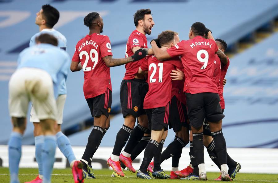 Manchester United se lleva del derbi y rompe racha de victorias del City