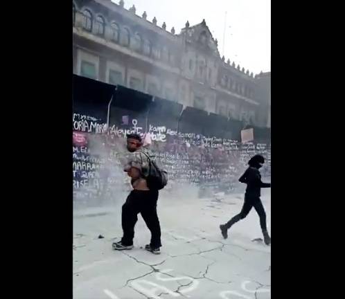 Reportan agresión de varones a policía capitalina en marcha 8M