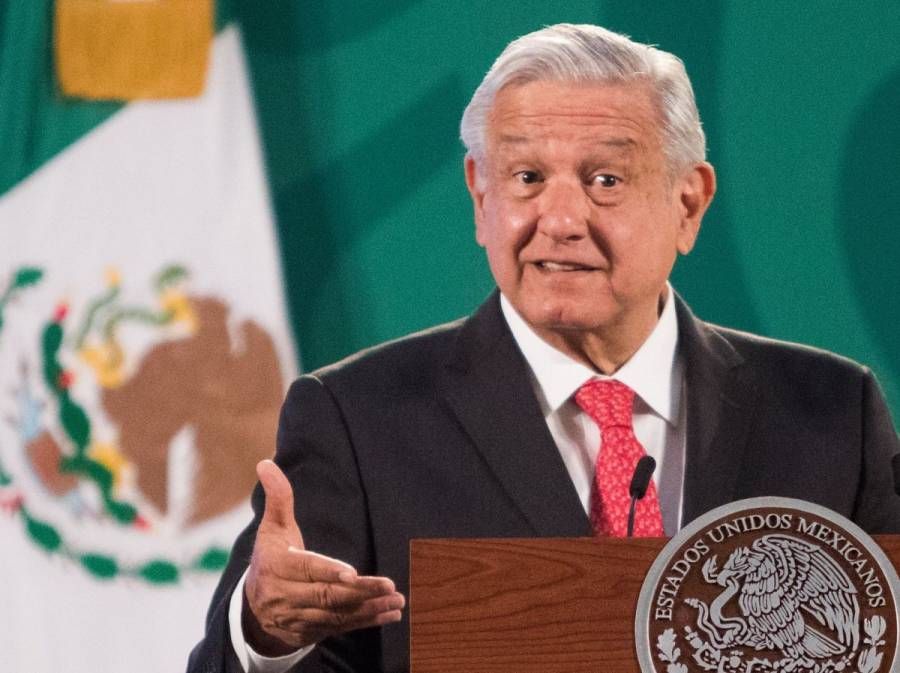 Digno y creativo, poner nombre de víctimas en valla de Palacio Nacional: AMLO