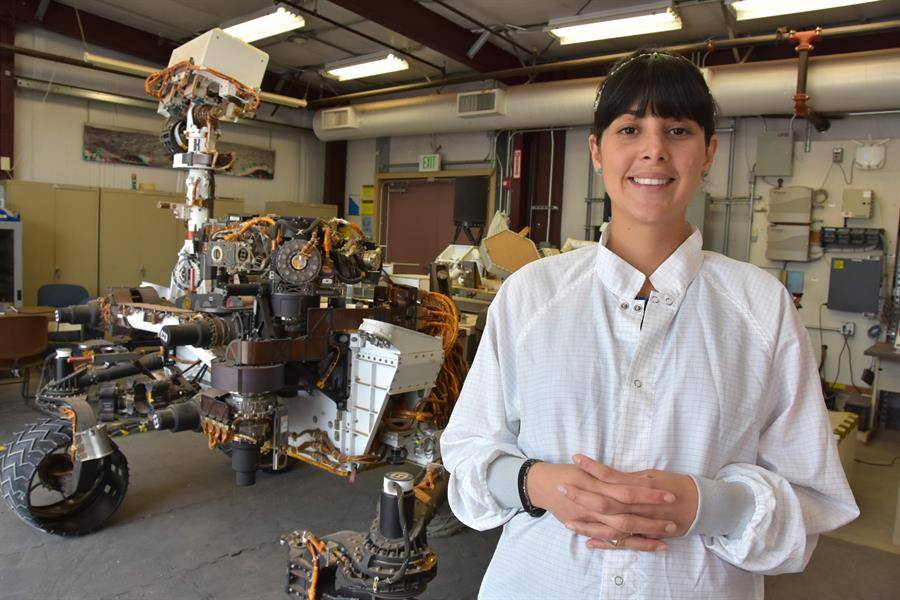 Ingeniera colombiana de la NASA recibe el premio Cafam Mujer