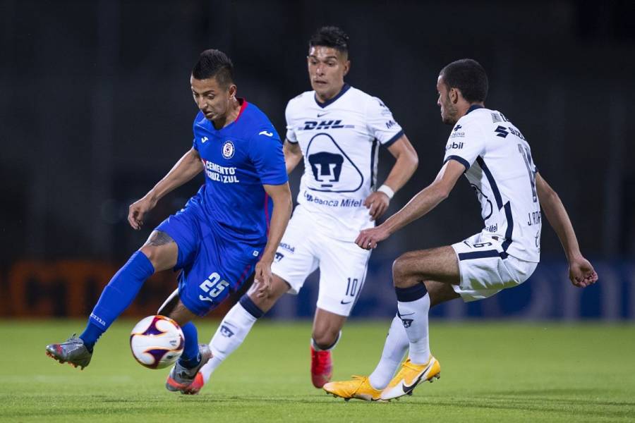 Cruz Azul se impone a Pumas y recupera liderato en Liga MX