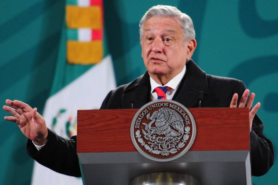 AMLO acusa a INE y opositores de usar “bellas mujeres” para ponerle trampas