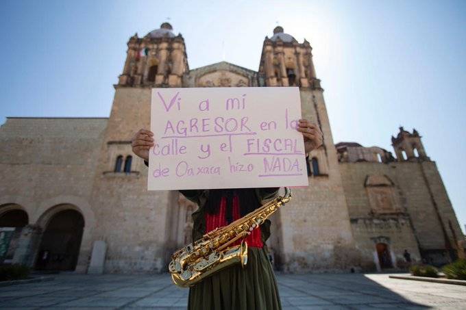 … y el fiscal no hizo NADA, escribió saxofonista atacada con ácido