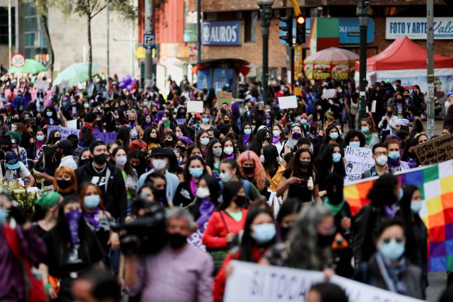 Marchan miles de mujeres en el mundo