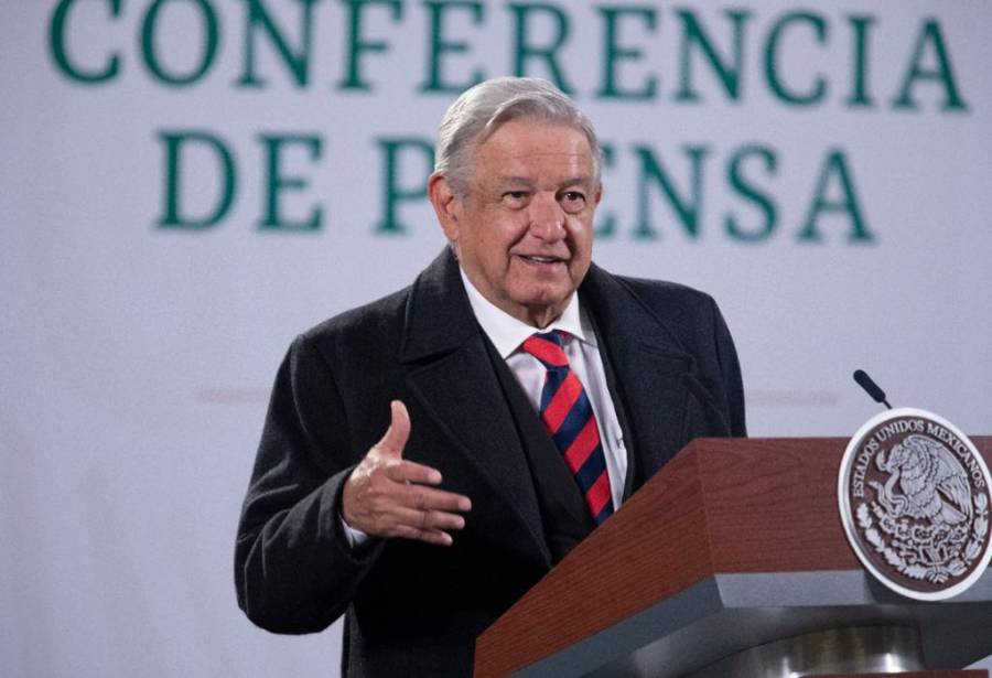 Con muro se evitó acoso y provocación por marcha del 8M: AMLO