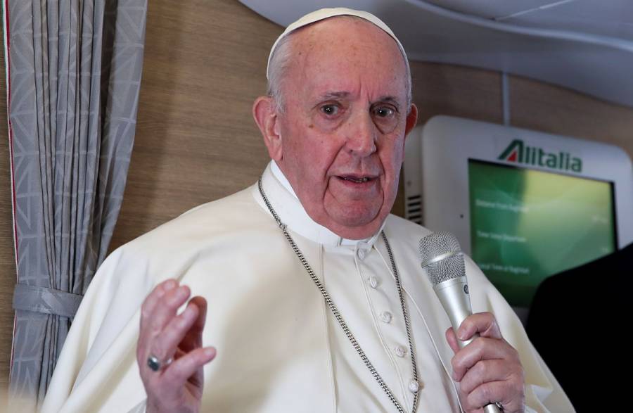 Tras viaje a Irak, el Papa Francisco busca respuestas sobre ventas de armas