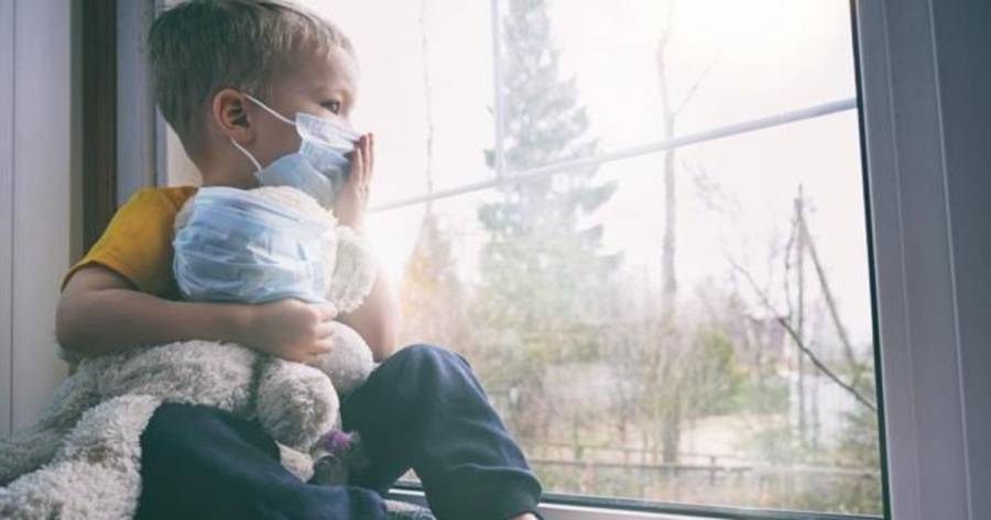 Confinamiento aumenta riesgo de que niños padezcan alergias y asma: microbióloga