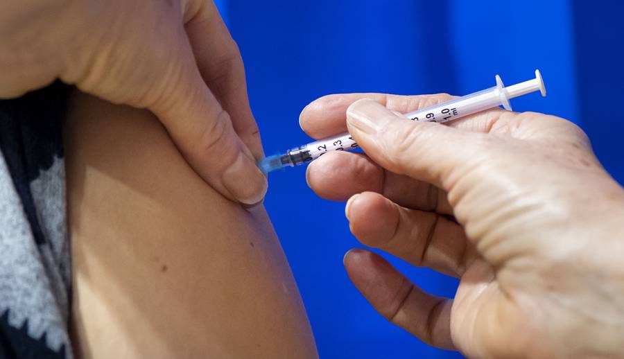 Alaska: el primer estado de EEUU en vacunar contra el Covid-19 a cualquier habitante