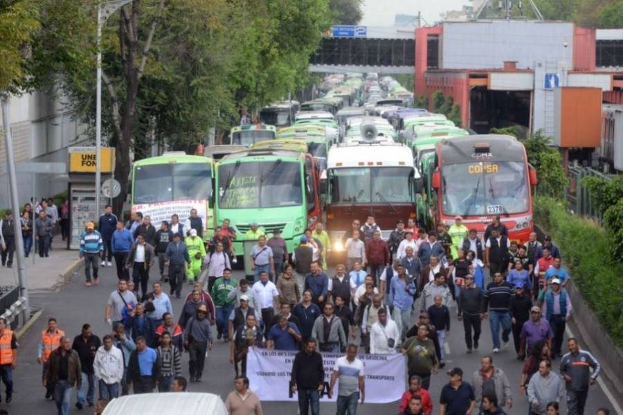 Transportistas realizan bloqueos en varios puntos de la CDMX