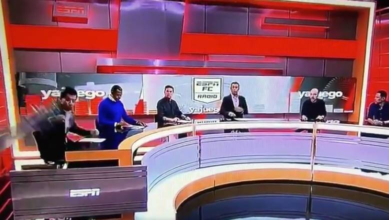 En programa en vivo, estructura aplasta a conductor de ESPN Colombia