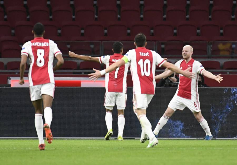 Edson Álvarez brilla en la goleada del Ajax sobre el Young Boys en la Europa League