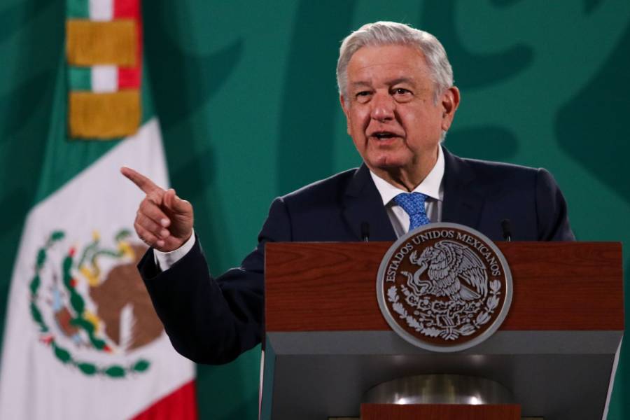AMLO anuncia descubrimiento de yacimiento petrolero