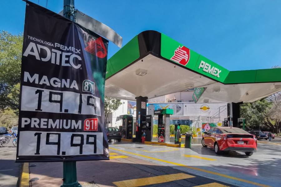 Promete AMLO que no habrá gasolinazos