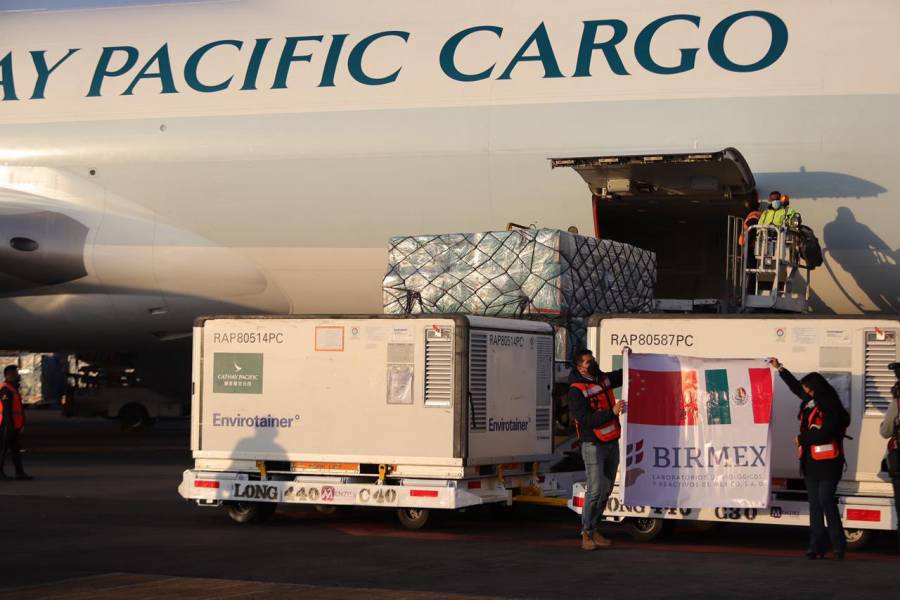 Llegan a México un millón de vacunas contra COVID-19 de Sinovac