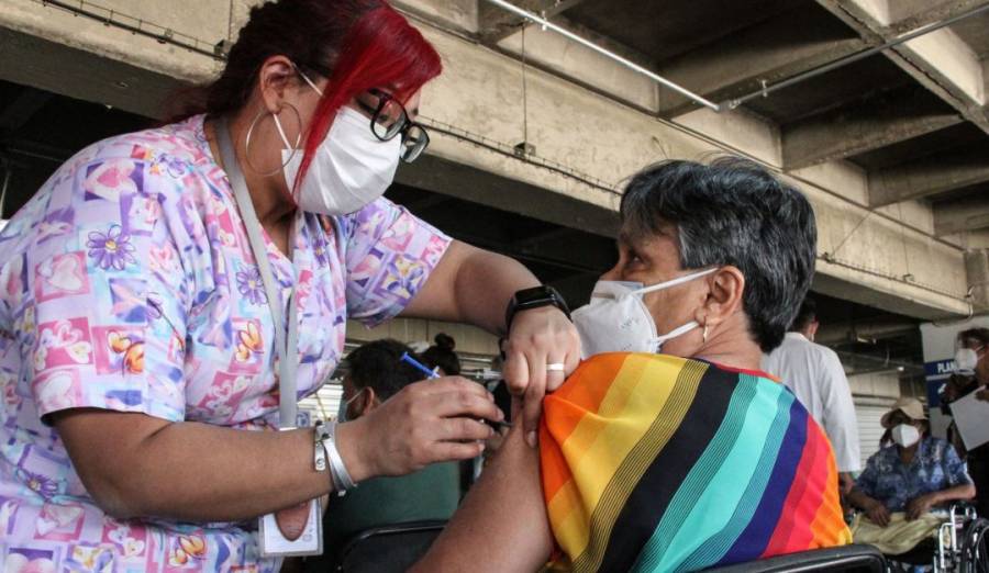 Se aplican 115 mil 994 nuevas dosis, para un total de 4.2 millones