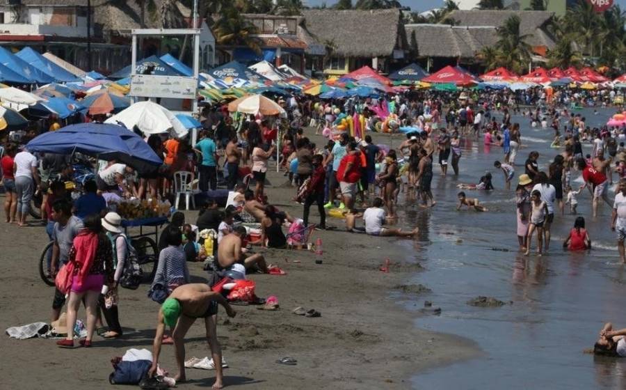 Gran afluencia de visitantes en playas de Guerrero, Veracruz y Yucatán